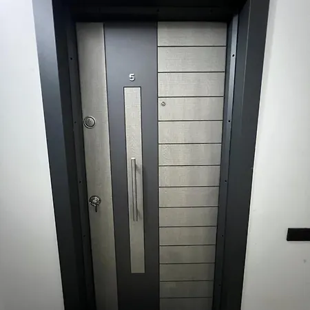 5 Numara Apartment