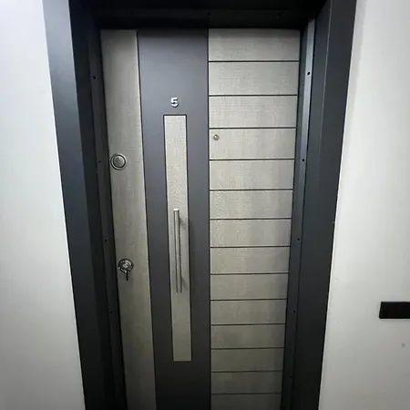 5 Numara Apartment